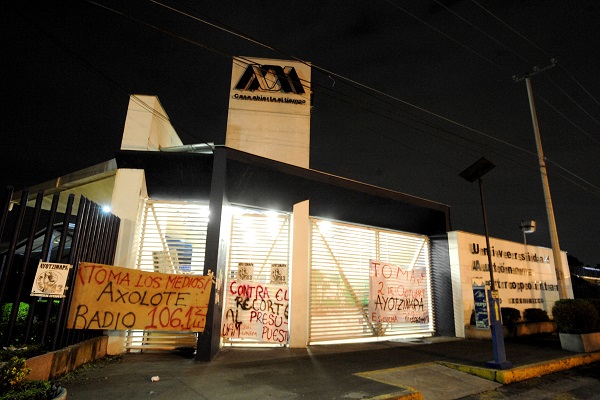 Encapuchados toman la UAM Xochimilco