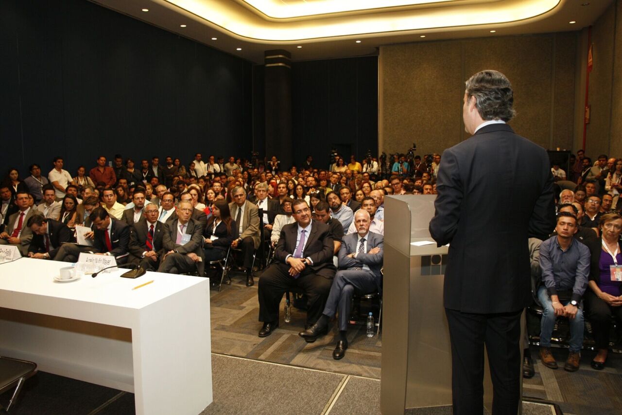 No compiten la educación técnica y la universitaria: Aurelio Nuño