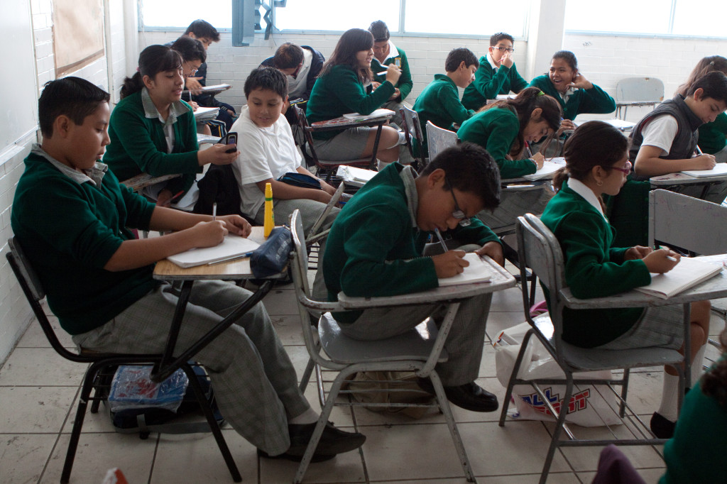 Familias mexicanas gastan hasta 22% de su presupuesto en educación de estudiantes que asisten a escuelas públicas