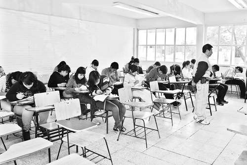 El primer año de bachillerato, el mayor desafío para la retención escolar: investigadores