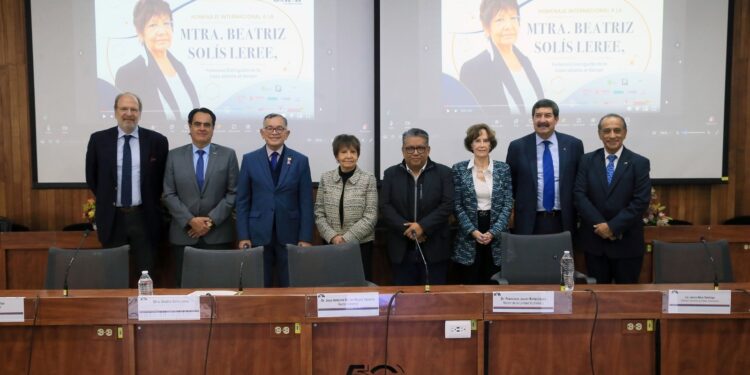 Homenaje a Beatriz Solís