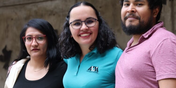 Jóvenes de UAM mejoran genéticamente el gusano de harina