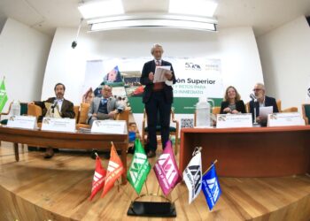 Pensar en los estudiantes, fundamental para cambios en educación superior: especialistas