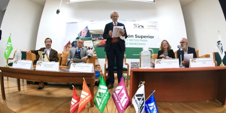 Pensar en los estudiantes, fundamental para cambios en educación superior: especialistas