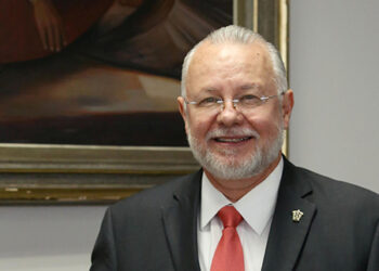 José Trinidad Padilla, ex rector de la UdG, nuevo presidente de la Feria Internacional del Libro de Guadalajara