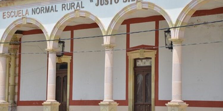 Normales rurales. De ideología justiciera y conciencia de su noble misión