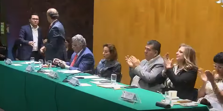Foro legislativo sobre el nuevo sistema para maestras y maestros en México.