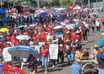 Docentes protestan por pensiones dignas y la reforma del ISSSTE