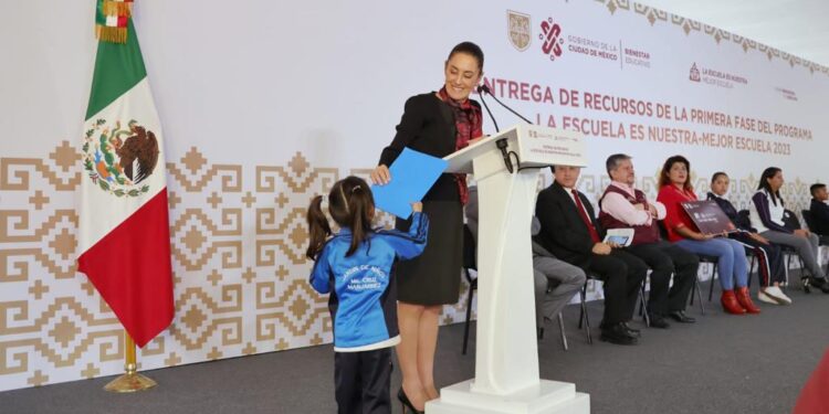 Claudia y el derecho a la educación: 100 días de indicadores y horizontes