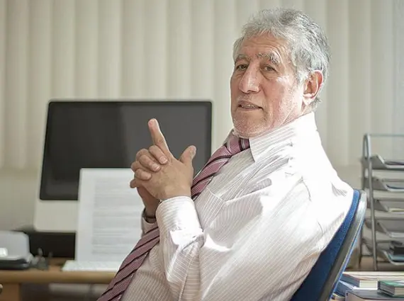 Jesús Carlos Ornelas Navarro recibe el nombramiento de Profesor Distinguido en la UAM.