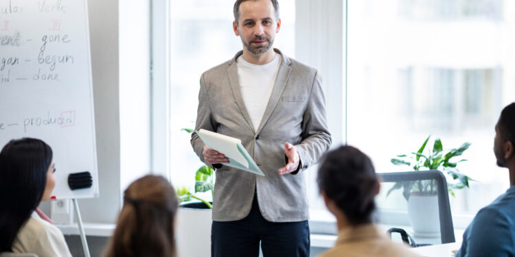 Universidad InterNaciones lanzará 3 maestrías para docentes orientadas a colectivos vulnerables