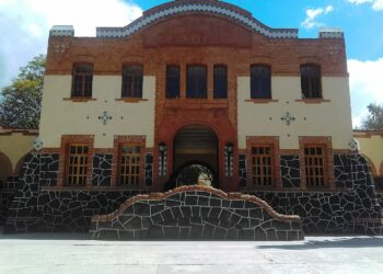 Subvertir desde adentro: Resistencias femeninas y prácticas de poder comunitario