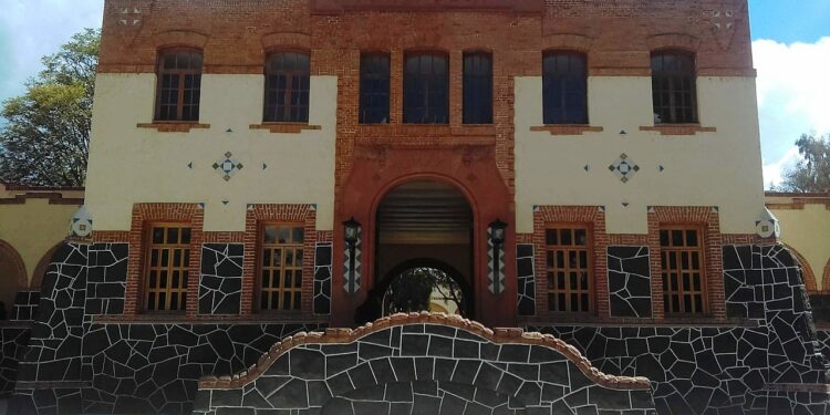 Subvertir desde adentro: Resistencias femeninas y prácticas de poder comunitario