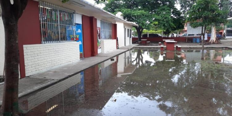 Escuelas afectadas por violencia y abandono evidencian la crisis educativa que vive México bajo la Nueva Escuela Mexicana.