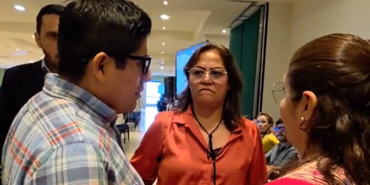 Maestro ligado al SNTE 32 busca cambio de centro sin presentarse a laborar