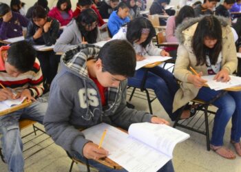 “Mi derecho, mi lugar”: la reforma que prometió un bachillerato sin rechazo y expuso viejas desigualdades