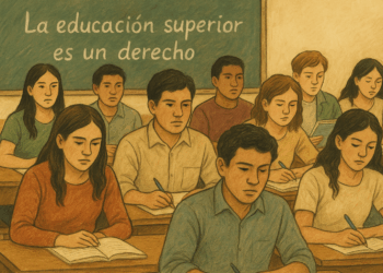 Estudiantes universitarios en un aula pública, reflejando los retos de cobertura y financiamiento de la educación superior en México.