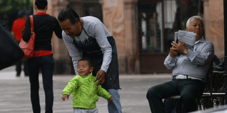 La adolescencia se acompaña veinte años antes: el imperativo de una adultez presente para una juventud sana