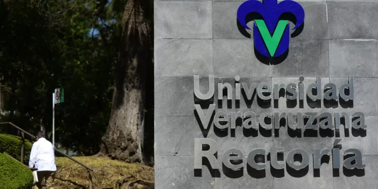 La UV: evasión y crisis moral