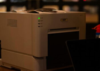 Impresora láser monocromática VS color: ¿Cuál es la más rentable para tu PyME?