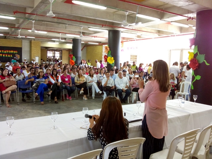 Liderar para transformar: hacia una nueva narrativa que incorpore a las mujeres en el liderazgo escolar 