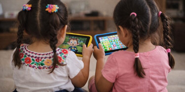 ¿Qué infancia queremos? El debate urgente sobre pantallas en primera infancia