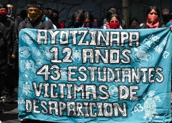 A 12 años de Ayotzinapa, normalistas y familiares marchan para exigir verdad y justicia